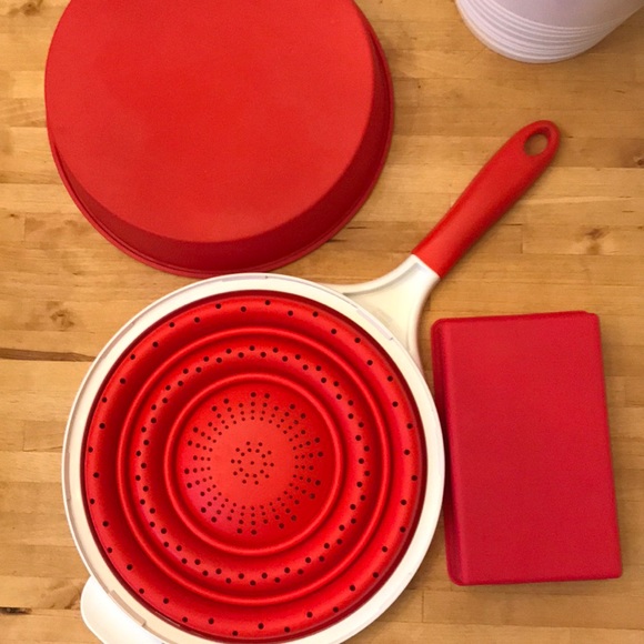 Dexas Silicone pop and store colander, pan & tray - Picture 2 of 8